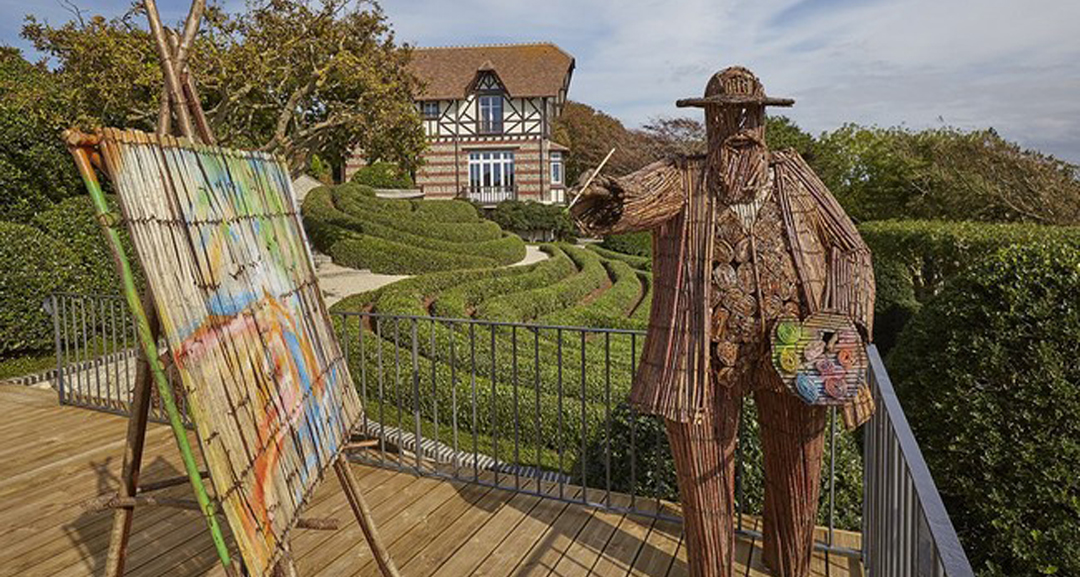Claude Monet sculpture by Jardins d Etretat