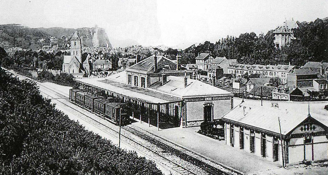 historic image of the Etretat train station
